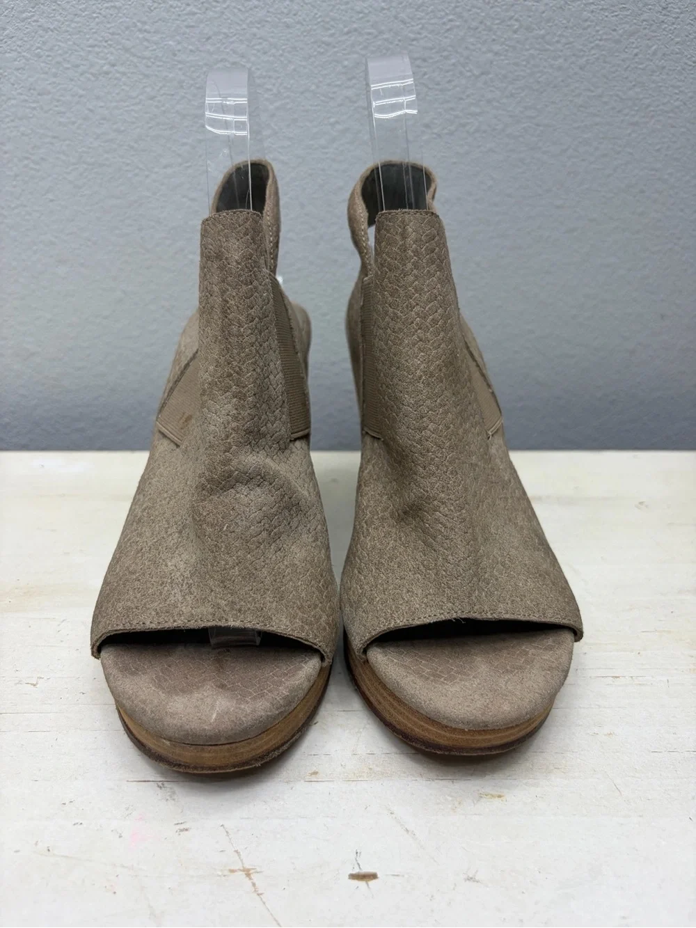 Eileen Fisher Taupe Thatched Suede Wood Block Heels Size 7